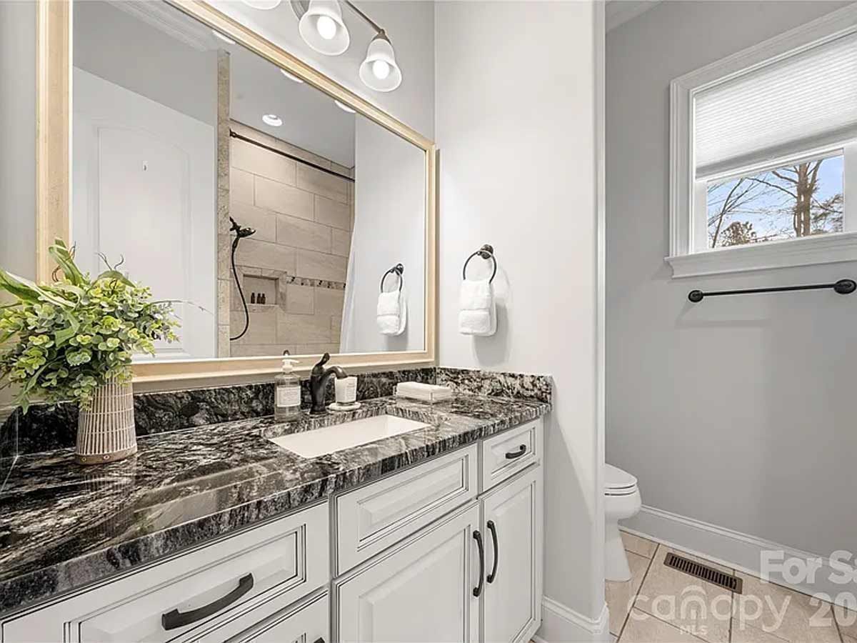 Bathroom — Floor Plan Customization