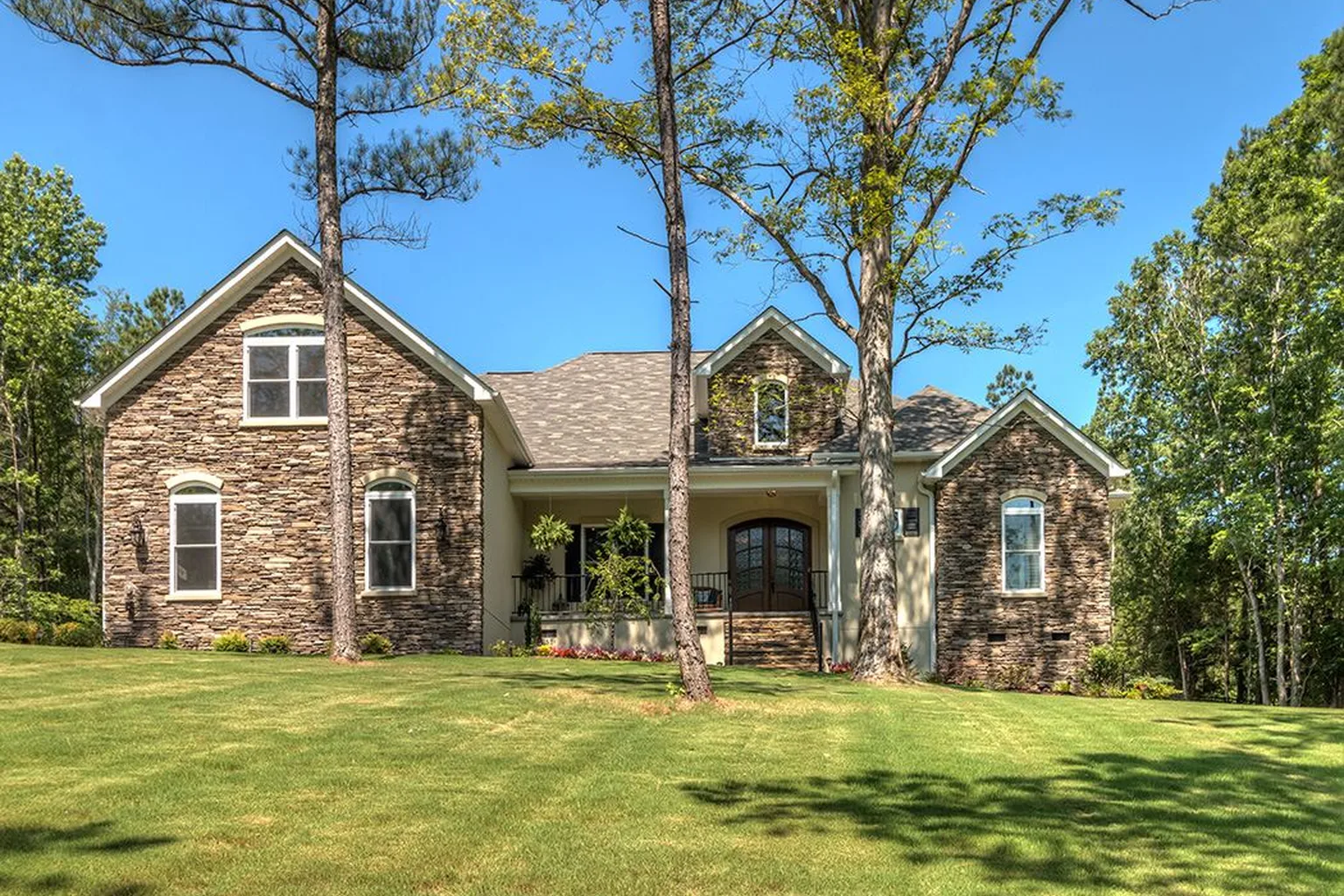 Plan with 3D renderings before your remodel in Lake Wylie, SC - Brick custom home with a front porch Brick custom home with a front porch; 3d renderings before remodel guidance for Lake Wylie, SC