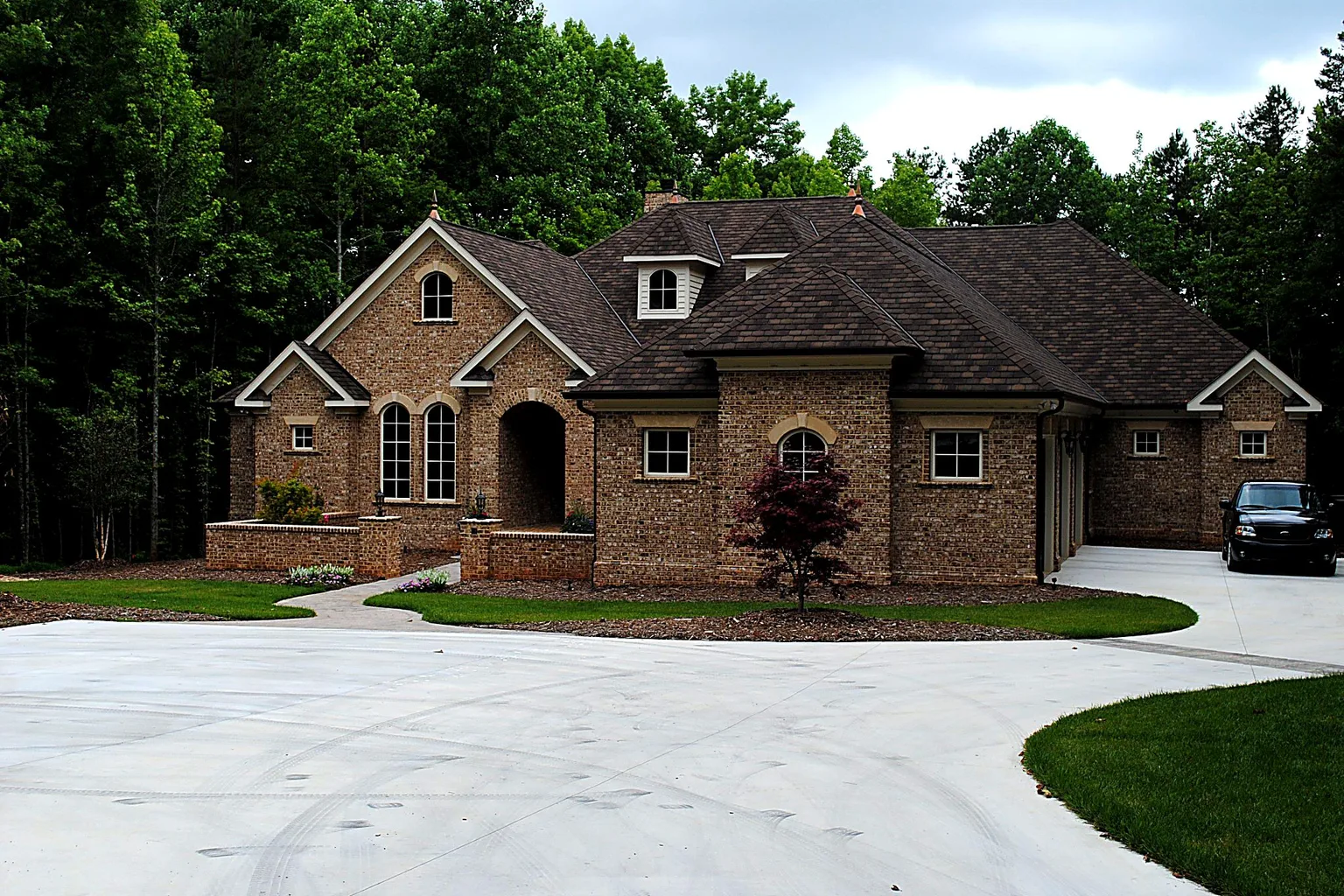 Plan with 3D renderings before your remodel in Lake Wylie, SC - Brick home front elevation and driveway Brick home front elevation and driveway; 3d renderings before remodel guidance for Lake Wylie, SC