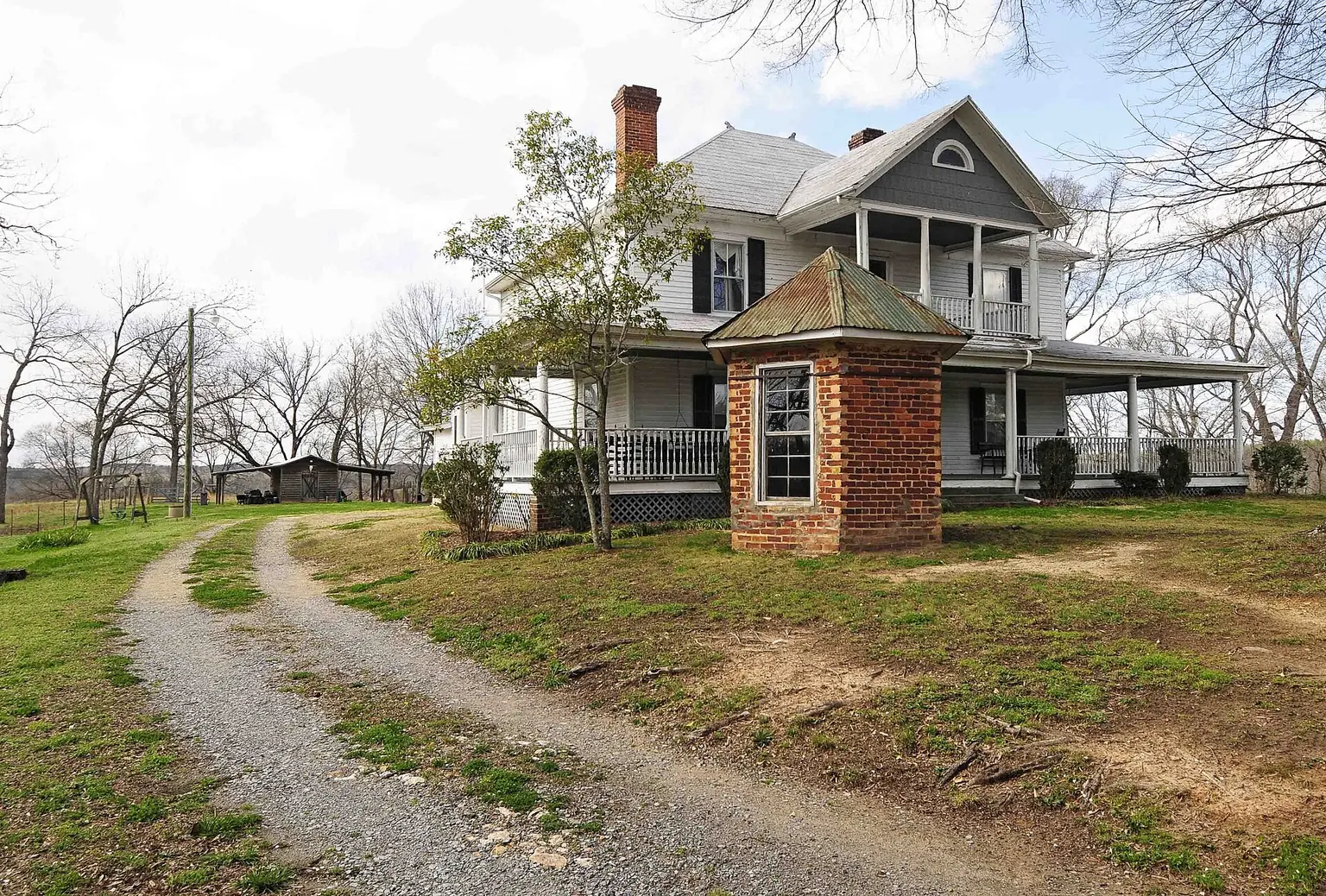 The Allison Plantation house in York County, South Carolina — Plan a bathroom layout remodel in Lake Wylie that fits your routine