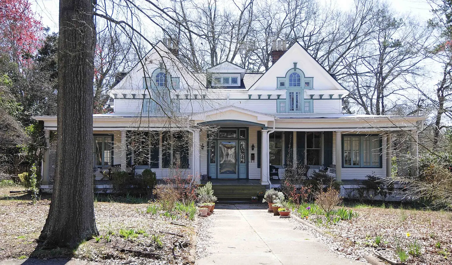 Houses in the Charlotte Avenue-Aiken Avenue Historic District of Rock Hill, South Carolina — Thoughtful home remodel design for Charlotte living